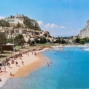 Hébergement de vacances De Charme Le Val Mellis Classe 3 Etoiles Dans La Douceur Provencale, Vaumeilh